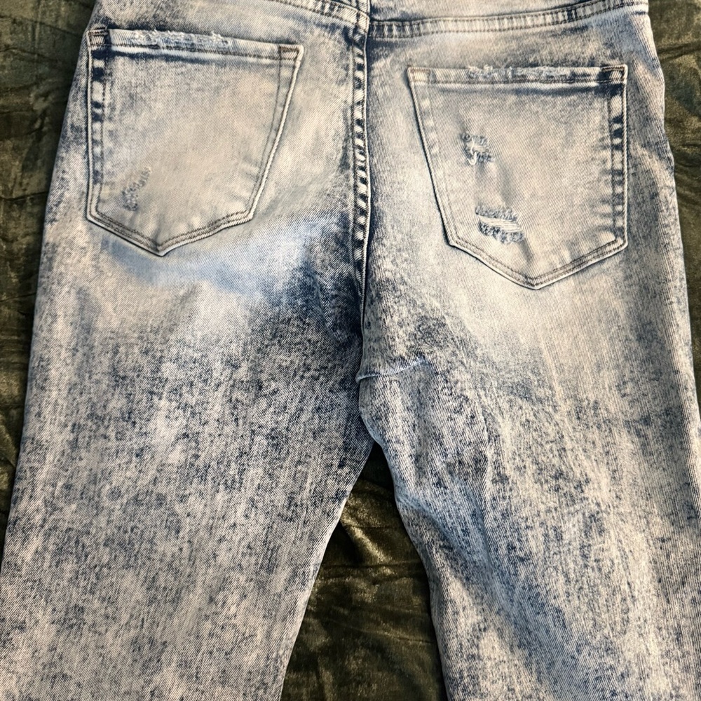 Buckle Blue Acid Wash Denim , cute bell bottom style jeans a lot of stretch - Picture 2 of 4